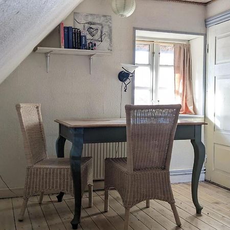 Gemuetliches Reetdachhaus Mit Kaminofen Hostel Ribe Kültér fotó